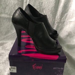 Black peep toe bootie